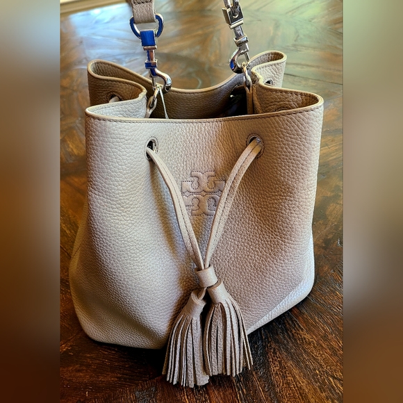 Tory Burch Handbags - Tory Burch Thea Bucket Bag